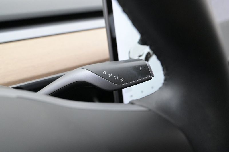 Tesla Model 3 bild 8