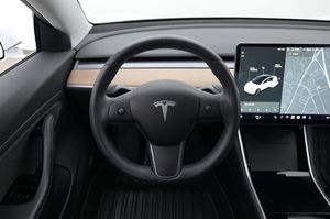 Tesla Model 3 bild 7