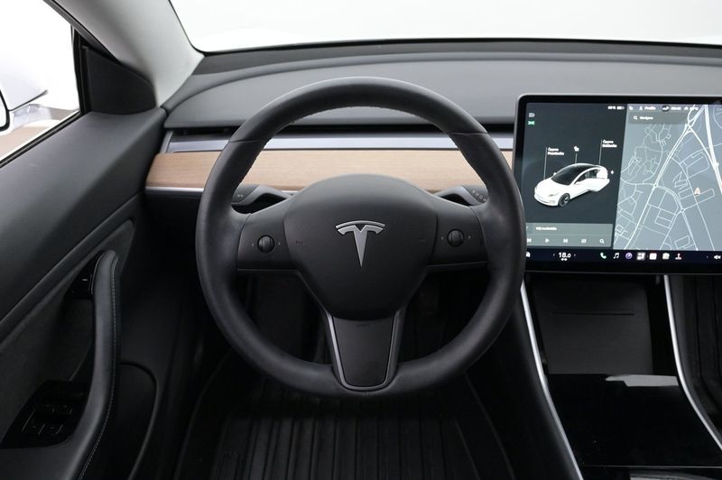 Tesla Model 3 bild 7