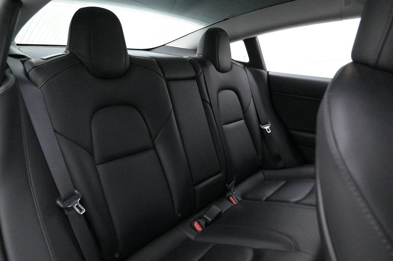 Tesla Model 3 bild 24