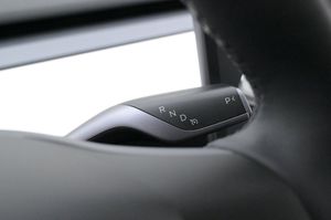 Tesla Model Y bild 8