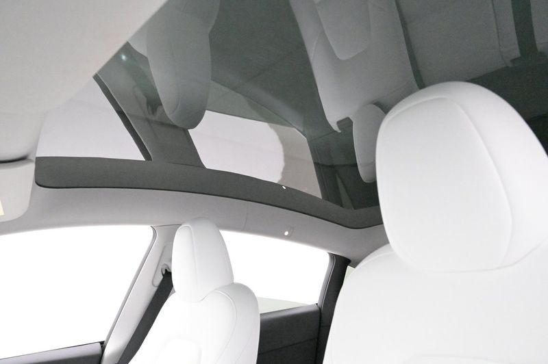 Tesla Model Y bild 25