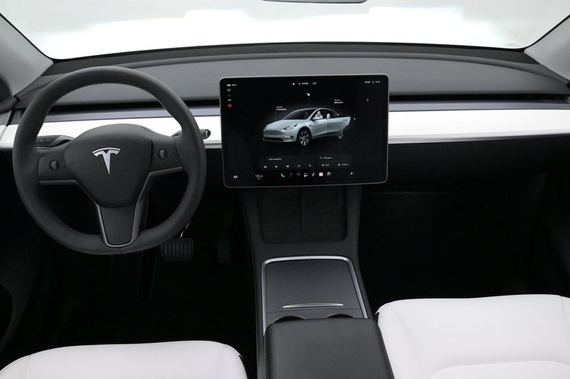Tesla Model Y bild 6