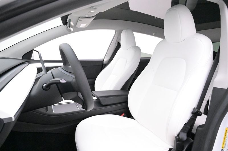 Tesla Model Y bild 9