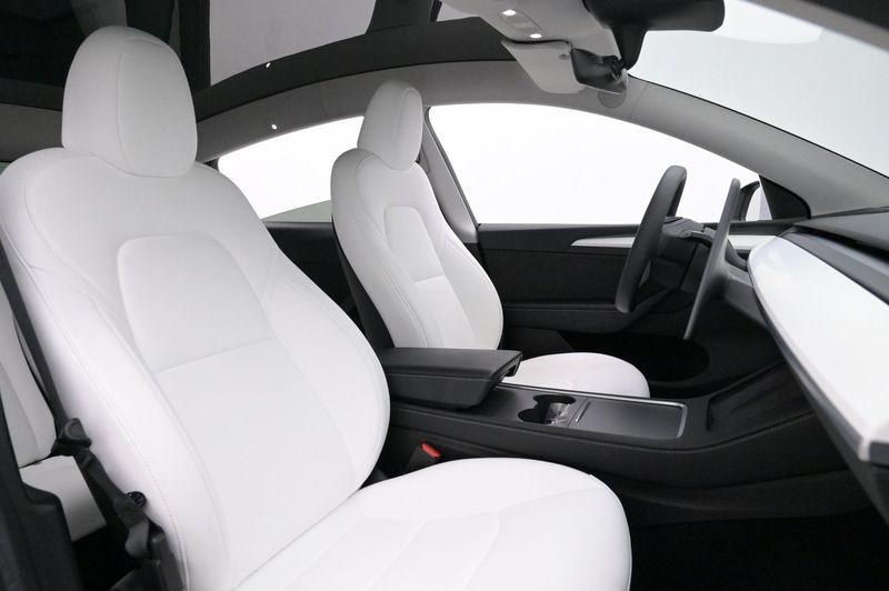 Tesla Model Y bild 12