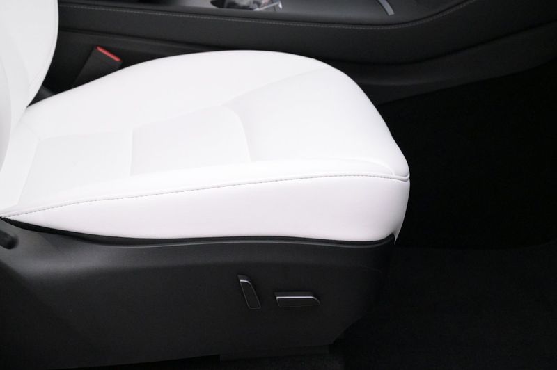 Tesla Model Y bild 13