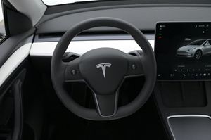 Tesla Model Y bild 7