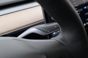 Tesla Model Y bild 8