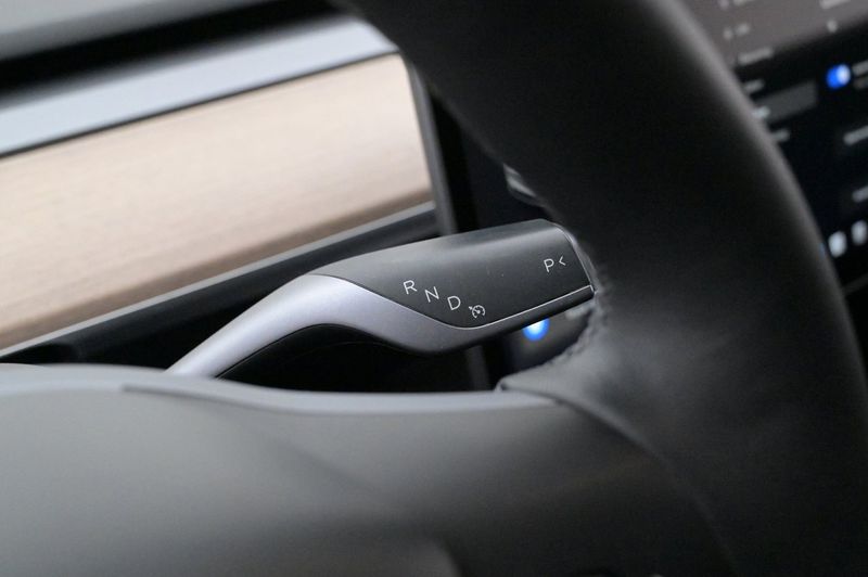 Tesla Model Y bild 8