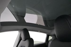 Tesla Model Y bild 25