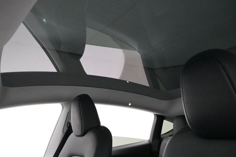 Tesla Model Y bild 25