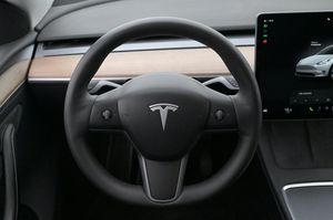 Tesla Model Y bild 7