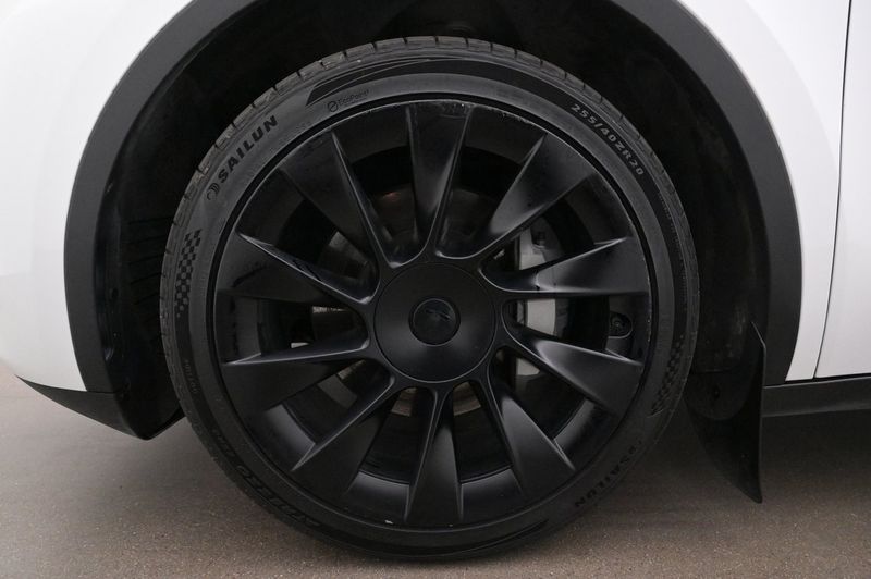 Tesla Model Y bild 27