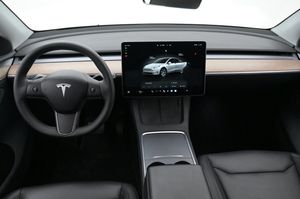 Tesla Model Y bild 6