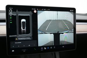 Tesla Model Y bild 18