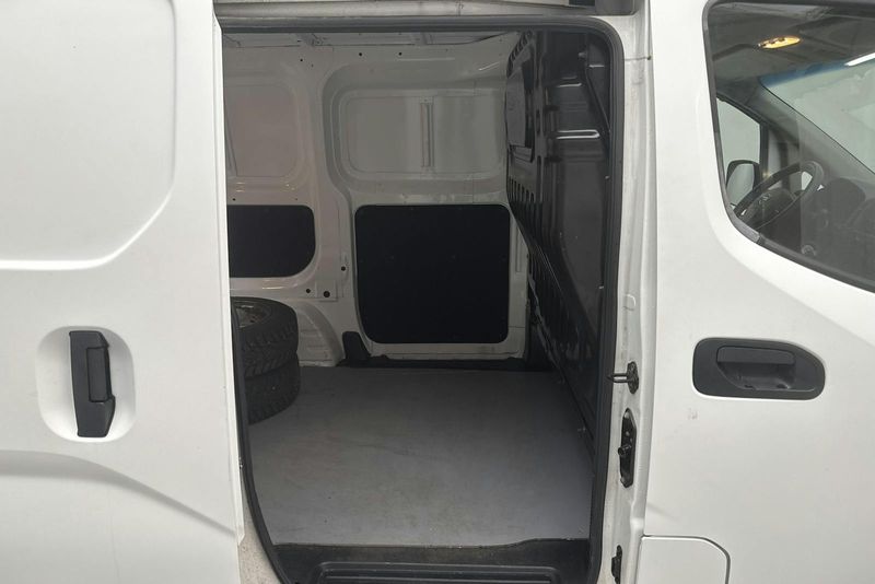 Nissan NV200 bild 8