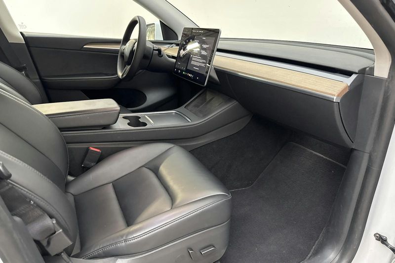 Tesla Model Y bild 7