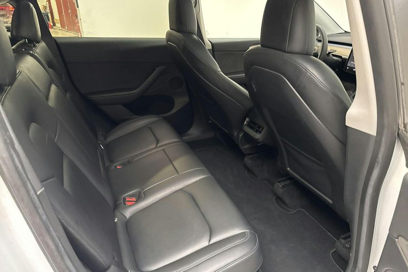 Tesla Model Y bild 8