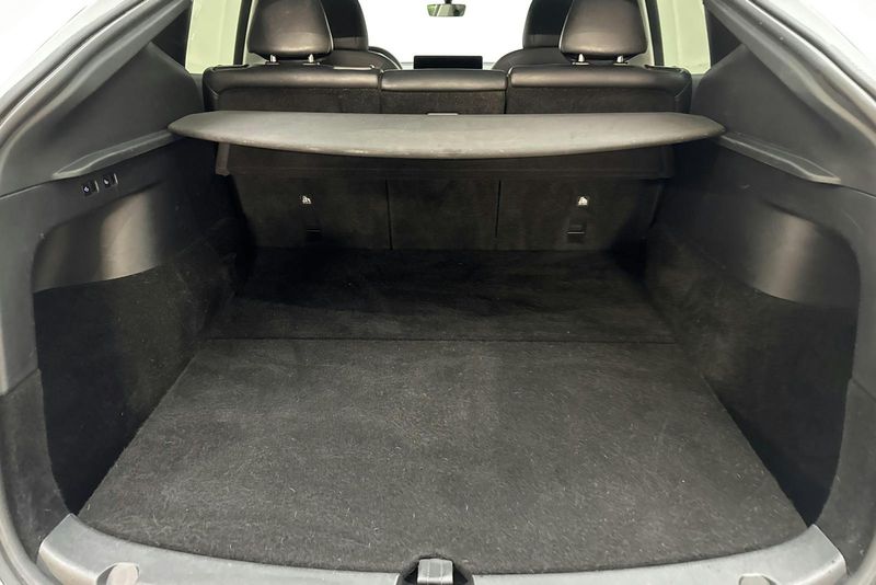 Tesla Model Y bild 9