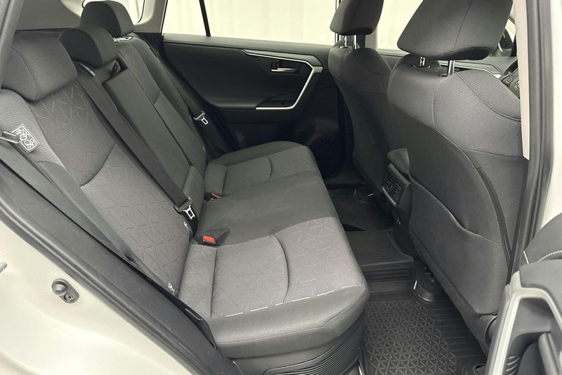 Toyota RAV4 bild 8