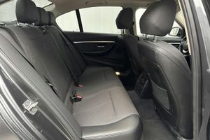 BMW 320 bild 8