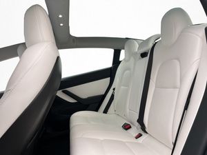 Tesla Model 3 bild 17