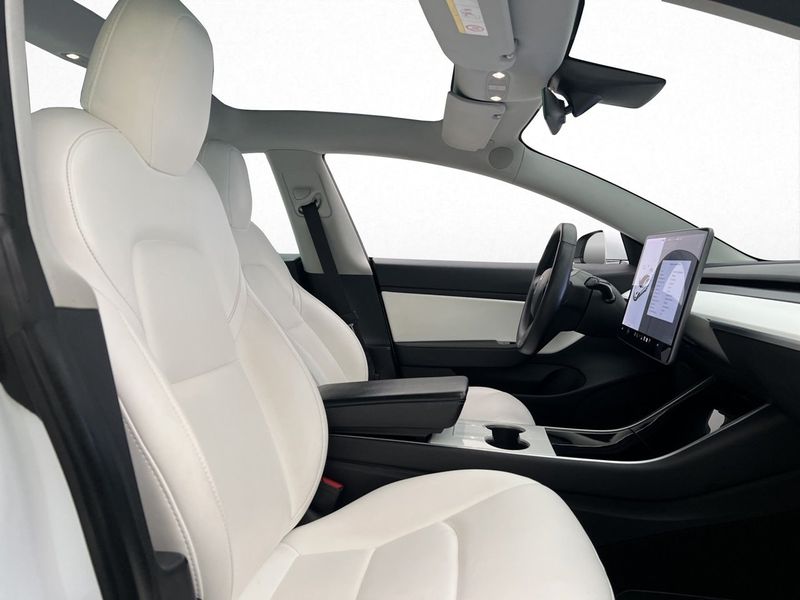 Tesla Model 3 bild 16