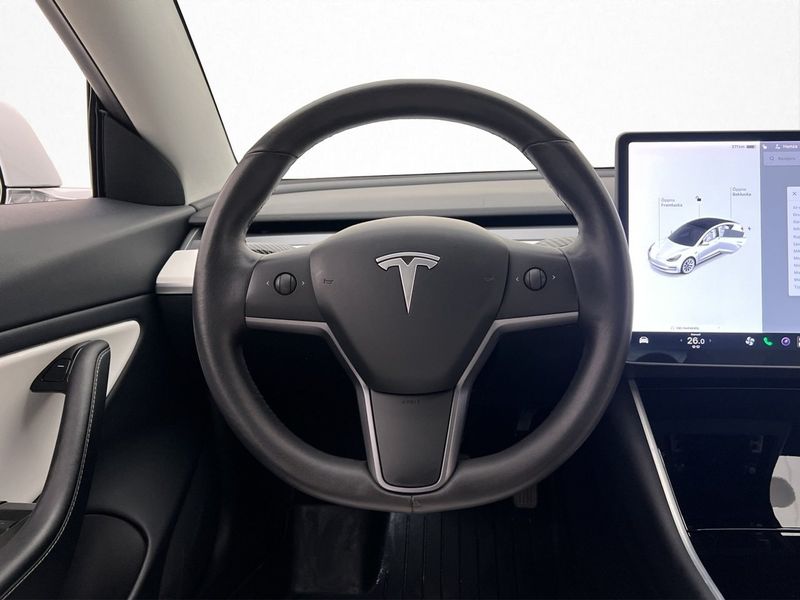 Tesla Model 3 bild 15