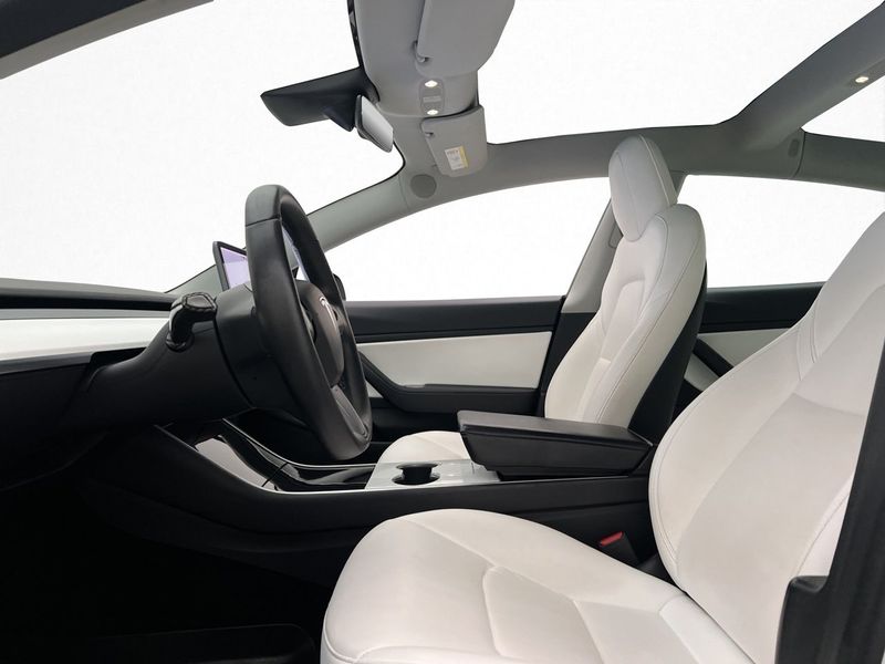 Tesla Model 3 bild 18