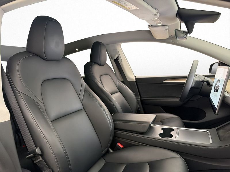 Tesla Model Y bild 13