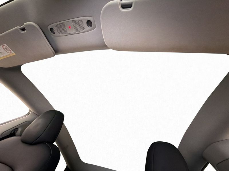 Tesla Model Y bild 19