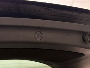 Tesla Model Y bild 17