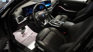 BMW 330 bild 16