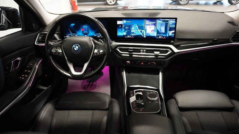 BMW 330 bild 18