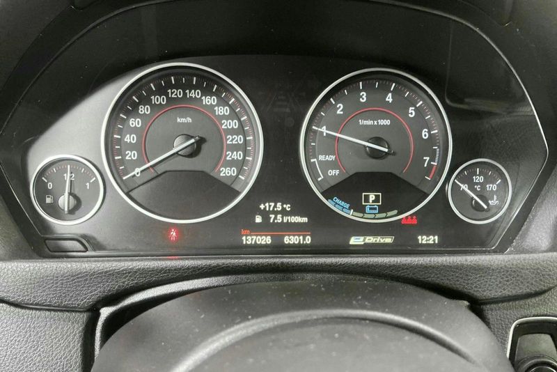 BMW 330 bild 10