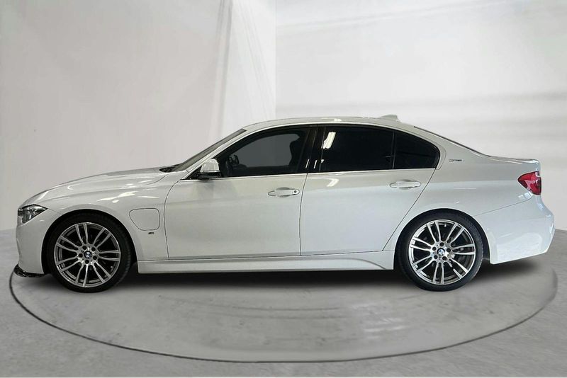 BMW 330 bild 2