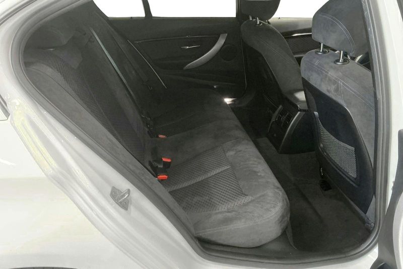 BMW 330 bild 8