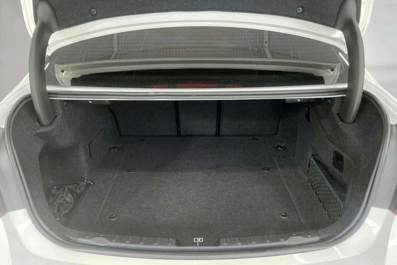 BMW 330 bild 9