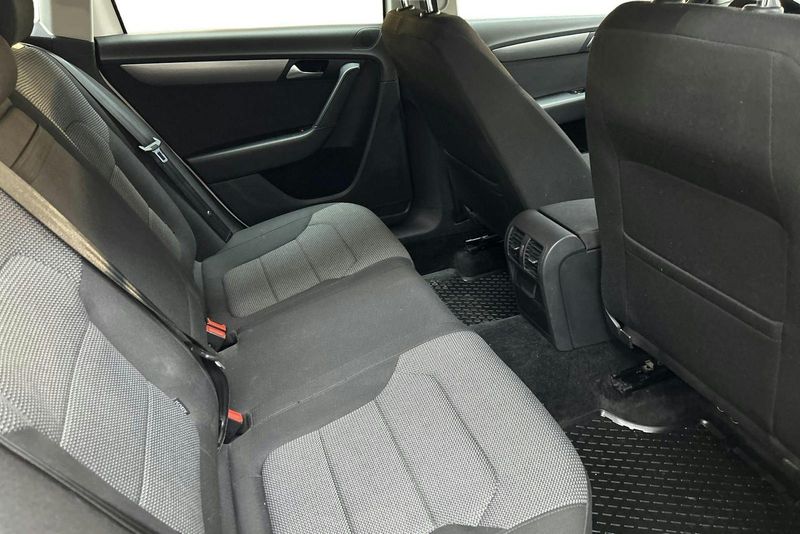 Volkswagen Passat bild 8