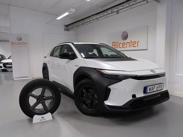 Toyota bZ4X 71.4 kWh AWD V-Däck ingår Kamera-Rattvärme-AdaptivFH-Ke - 2023