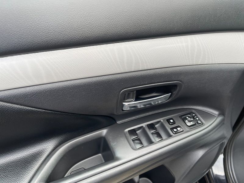 Mitsubishi Outlander bild 12