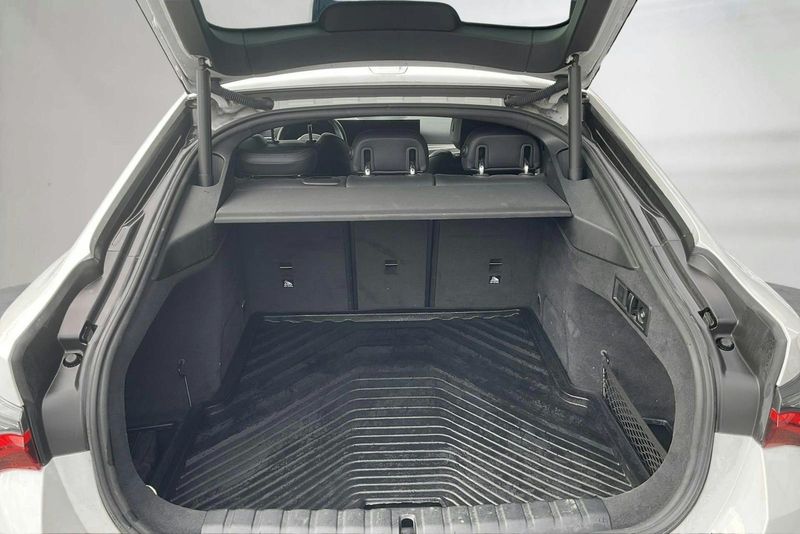 BMW i4 bild 9