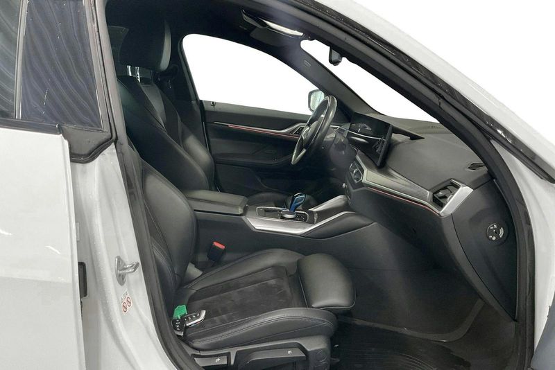 BMW i4 bild 7