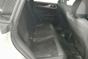BMW i4 bild 8