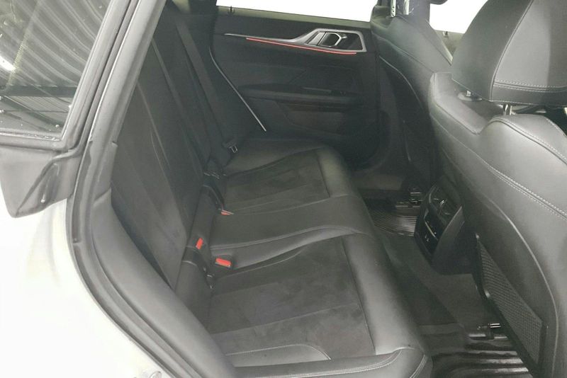 BMW i4 bild 8