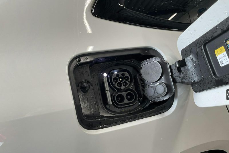 BMW i4 bild 17