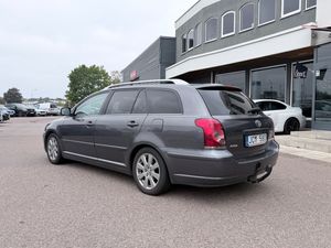 Toyota Avensis bild 4