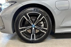 BMW 330 bild 11