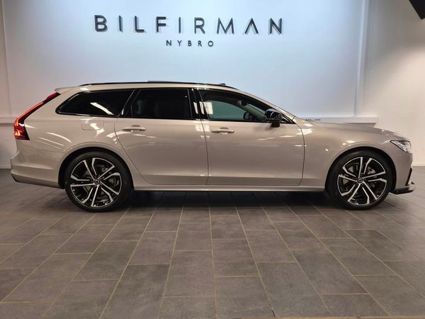 Volvo V90 T6 Plug-In Hybrid AWD Ultra Dark - 2025