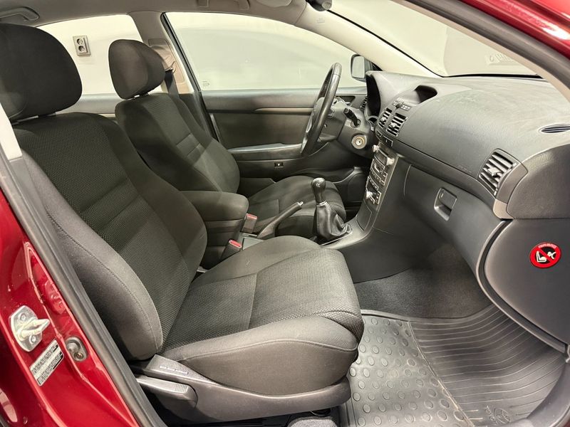 Toyota Avensis bild 10